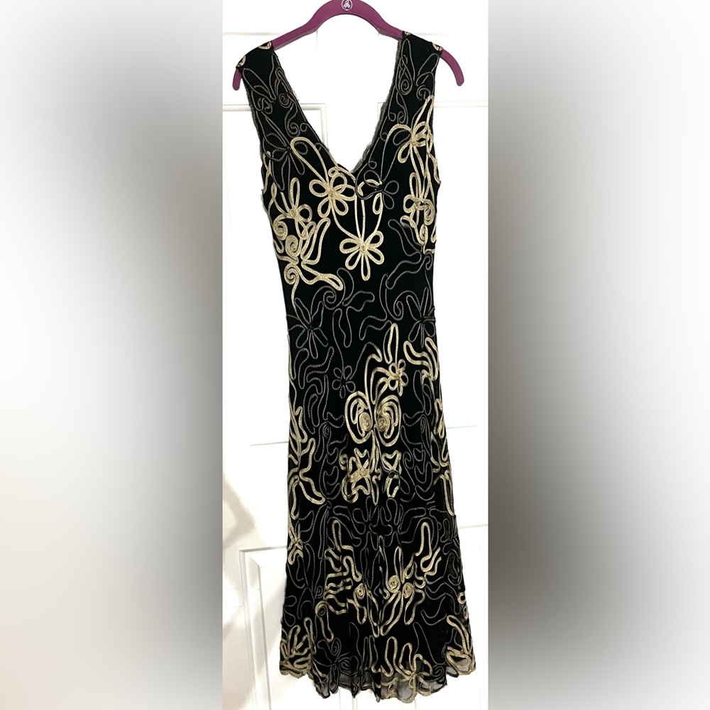 Black and gold vintage sleeveless dress